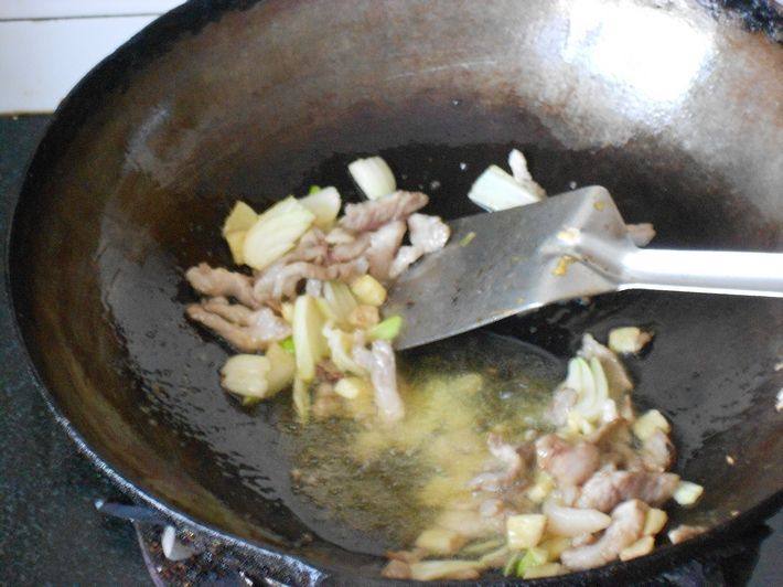 炒豆干白菜片步骤4