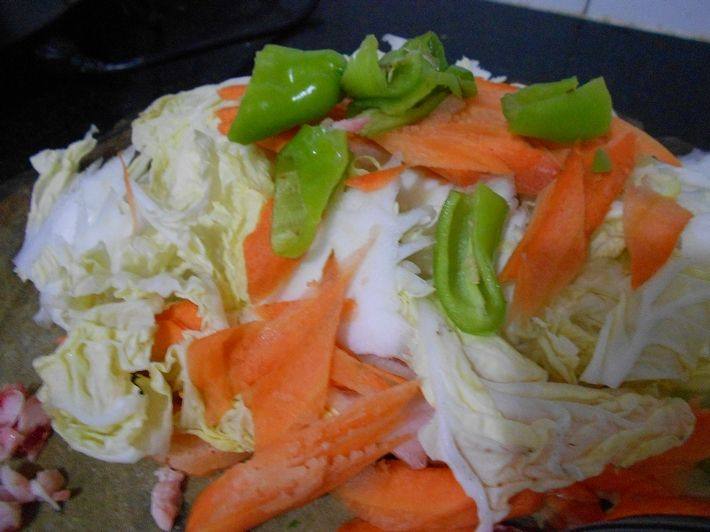 炒木耳白菜片步骤2