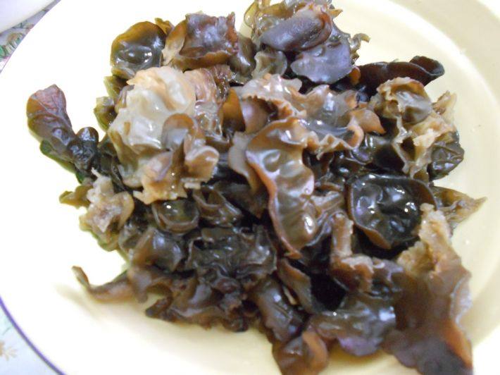 炒木耳白菜片步骤1