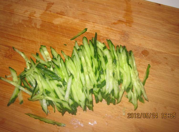 木耳黄瓜鸡蛋汤步骤5