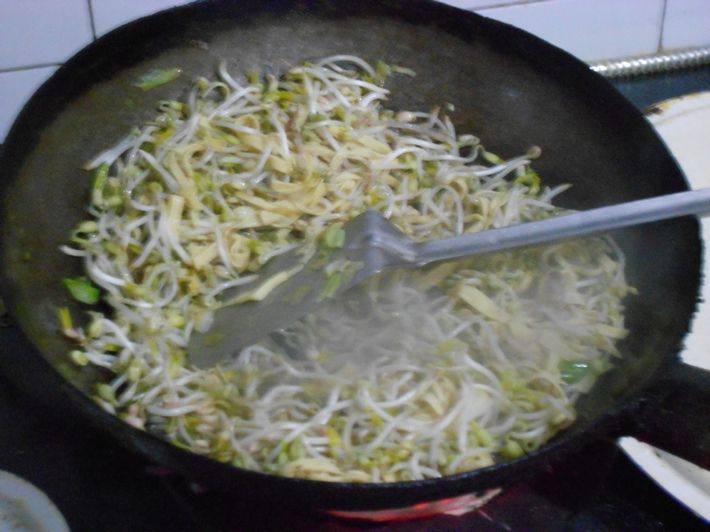 韭菜炒豆芽干豆腐步骤5