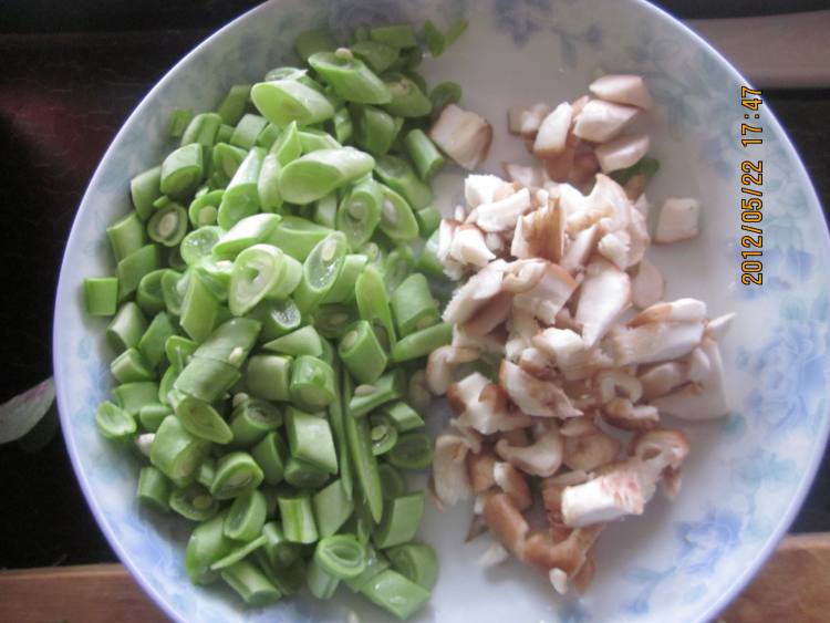 芸豆炒香菇步骤1