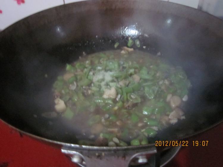 芸豆炒香菇步骤7