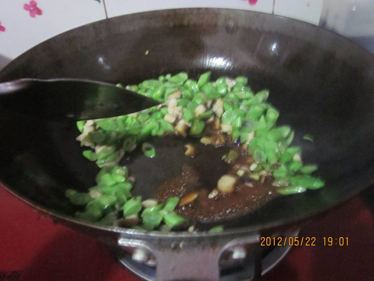 芸豆炒香菇步骤5