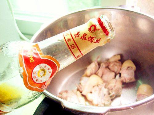 香菇木耳蛏干炖鸡步骤6
