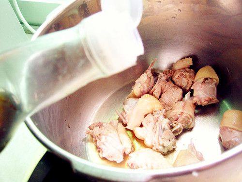 香菇木耳蛏干炖鸡步骤7