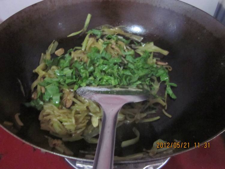 香菇炒莴苣步骤9