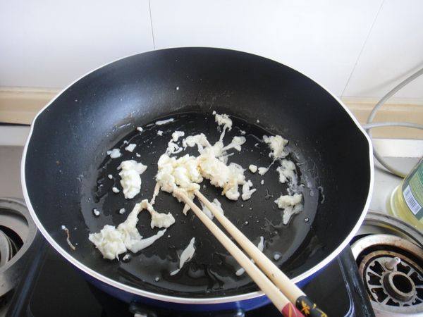 蛋白炒苦瓜木耳步骤3