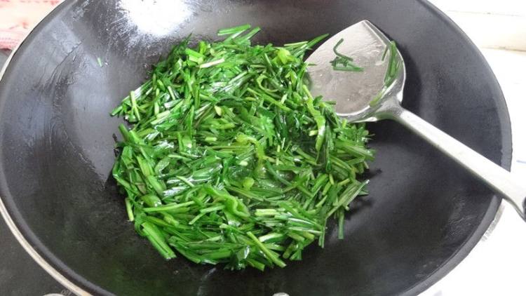 青椒炒韭菜步骤7