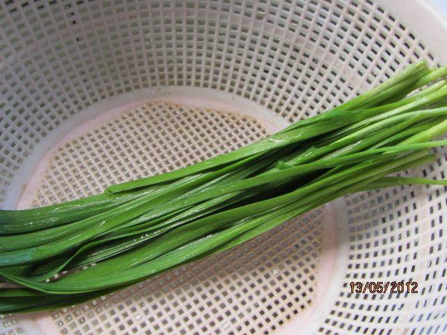 韭菜虾干烧豆腐步骤1