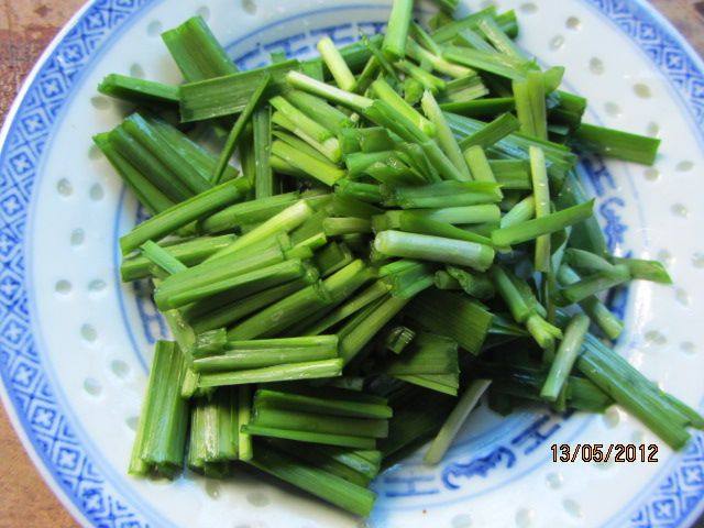 韭菜虾干烧豆腐步骤4