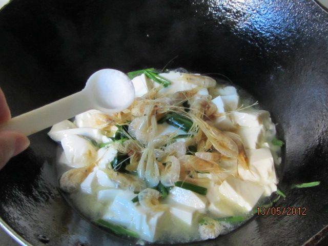 韭菜虾干烧豆腐步骤9