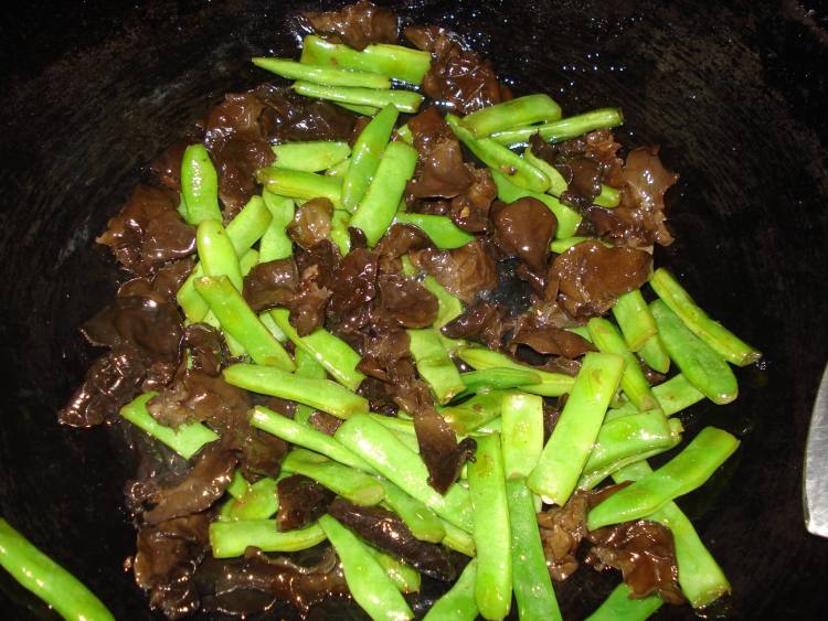 四季豆木耳炒肉步骤7