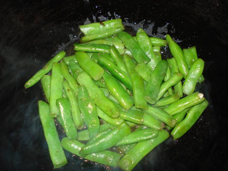 四季豆木耳炒肉步骤6