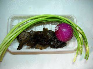 糖醋水嫩花生仁步骤2