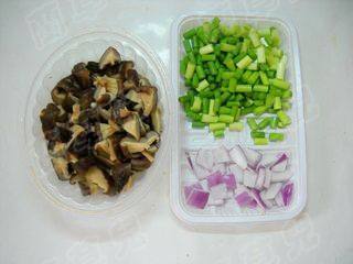 香菇炖排骨步骤2