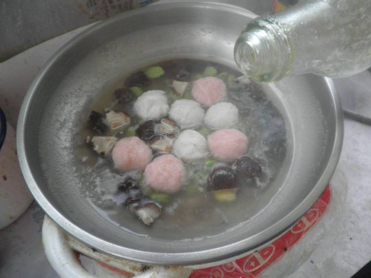 香菇蚕豆鱼丸汤步骤10