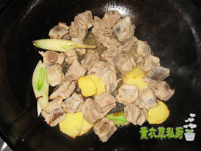 排骨白玉菇汤步骤7