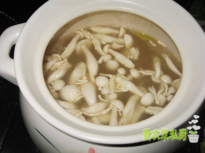 排骨白玉菇汤步骤10