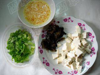 小炒芹菜豆腐步骤2
