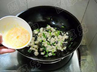 小炒芹菜豆腐步骤7