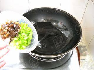 小炒芹菜豆腐步骤4