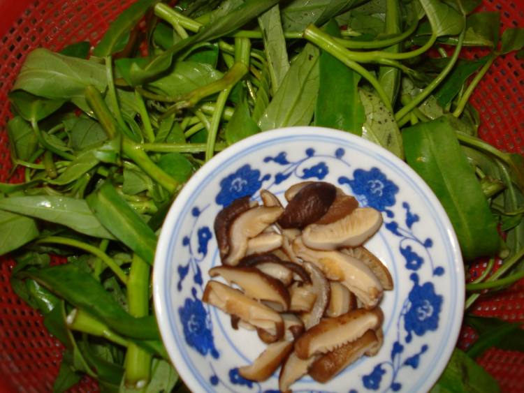香菇竹叶菜步骤1