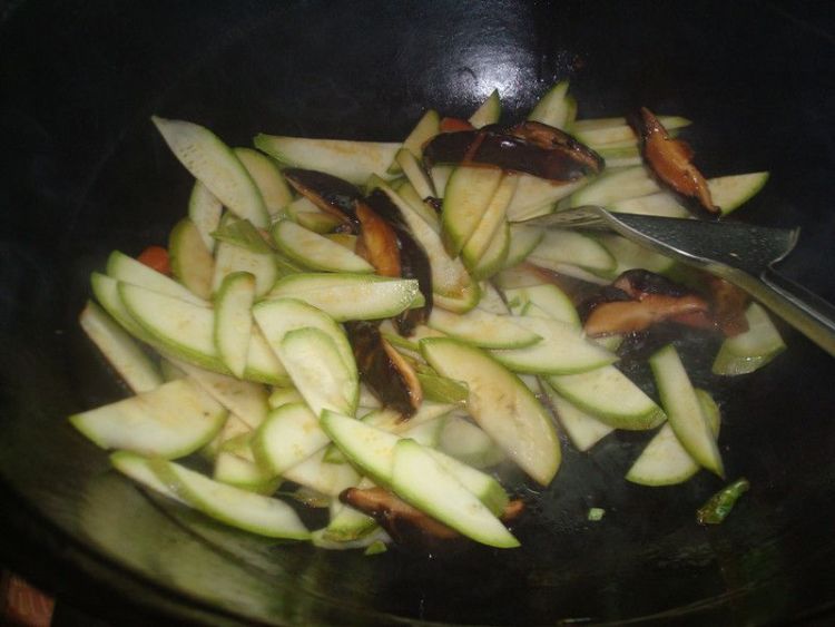 香菇炒西葫步骤6