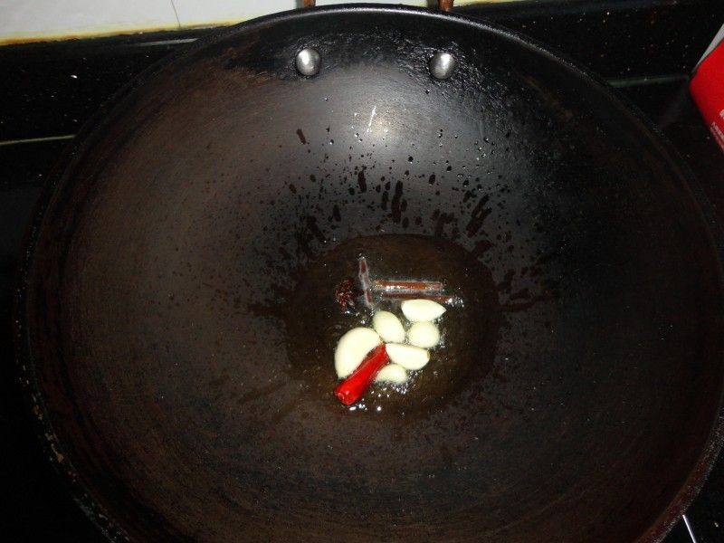 鸡肉烧香菇步骤3