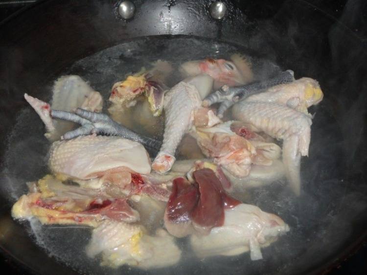 鸡肉烧香菇步骤1