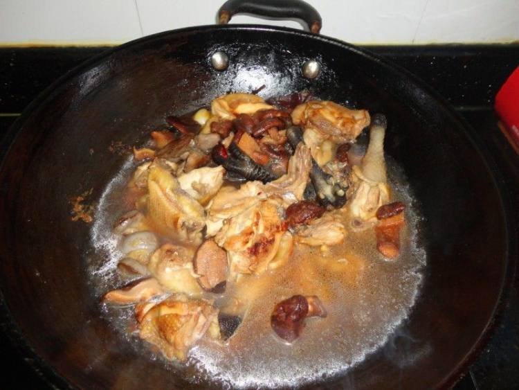 鸡肉烧香菇步骤7
