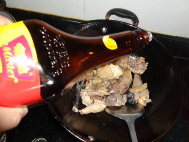 鸡肉烧香菇步骤5