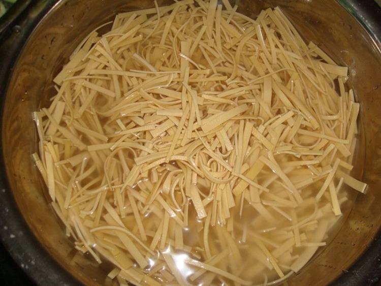 芹香豆腐皮步骤1