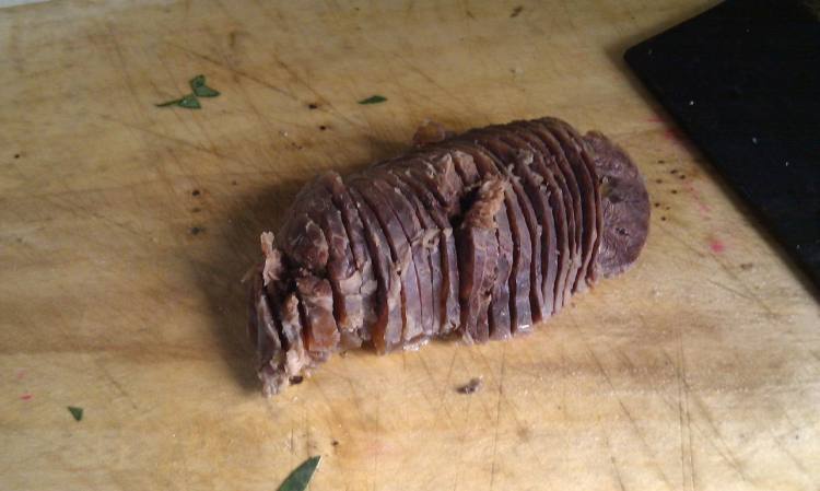 家常牛肉香菇炒青菜步骤3