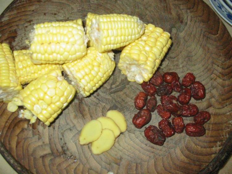 玉米红枣老鸭汤步骤2