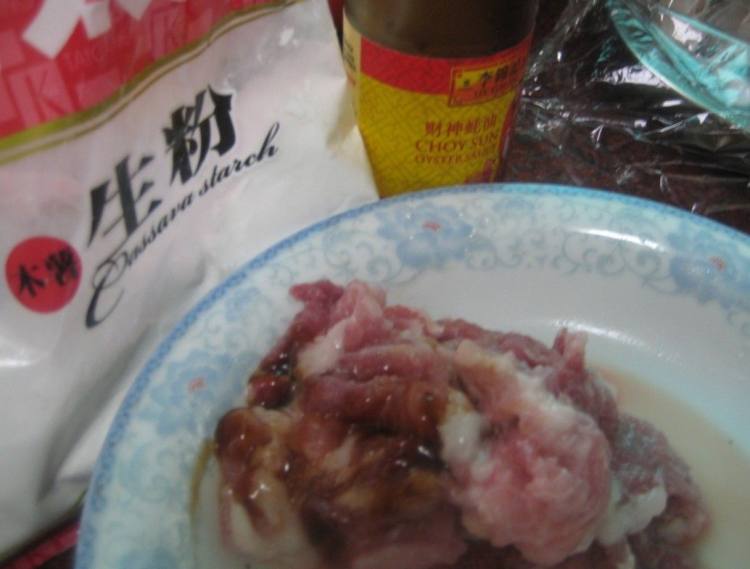 蚝油肉片淋苦瓜步骤1