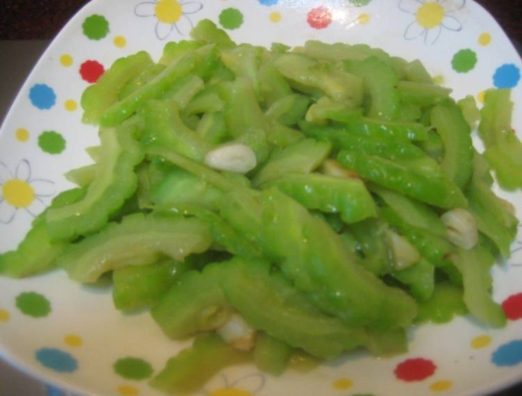 蚝油肉片淋苦瓜步骤8
