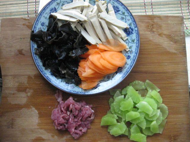 莴笋炒豆干步骤1