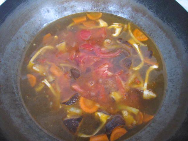 油菜香菇西红柿面片汤步骤11