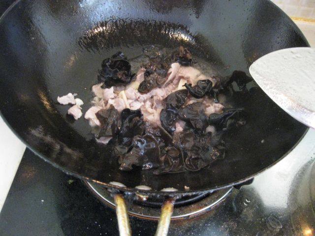 莴笋丝炒肉步骤6