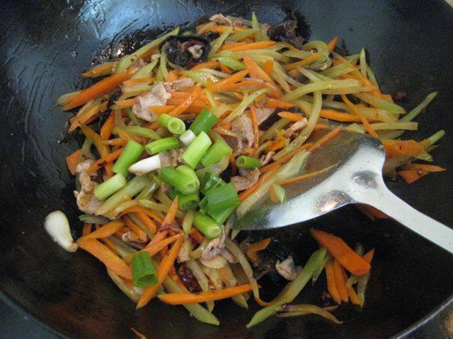 莴笋丝炒肉步骤10