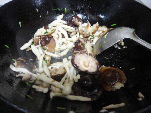 茄汁多味菇步骤3