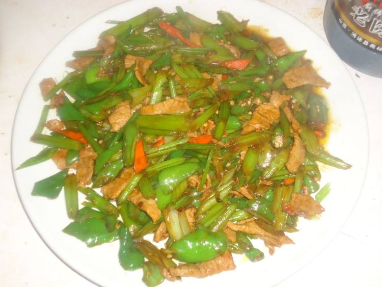 小辣椒炒芹菜步骤9