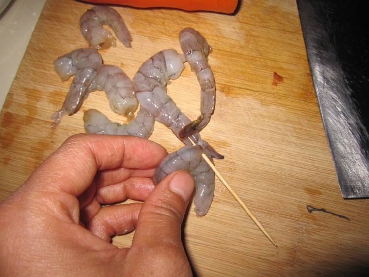 虾仁韭菜炒蚕豆步骤2