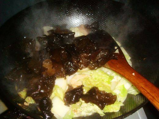 菠萝白菜炒肉步骤11
