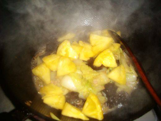 菠萝白菜炒肉步骤12