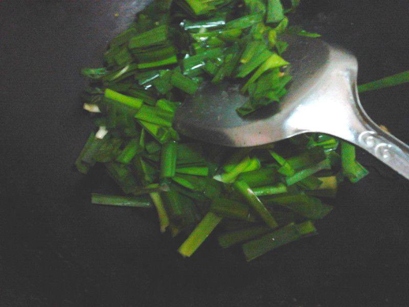 韭菜炒鸭肉步骤2
