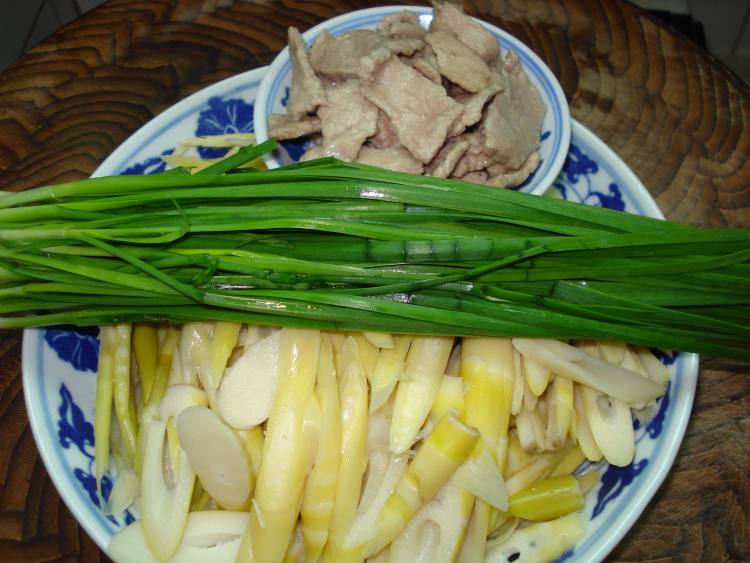 蚝油肉片炒竹笋步骤2