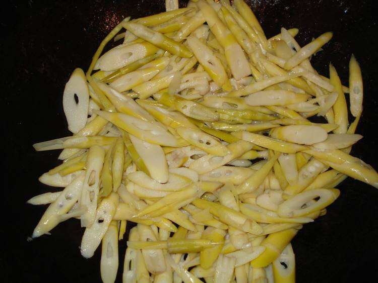 蚝油肉片炒竹笋步骤4