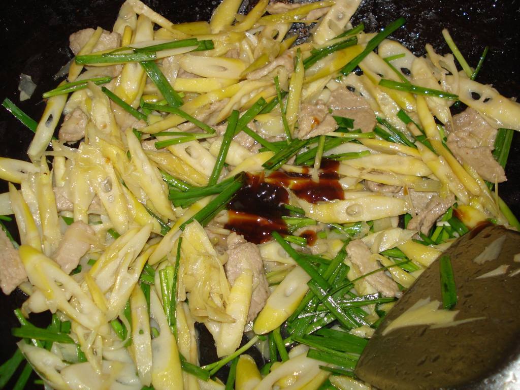 蚝油肉片炒竹笋步骤7